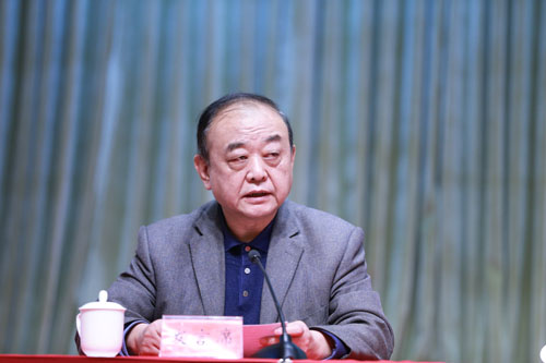 中国中共党史学会常务理事、中国中共党史人物研究会常务理事、中国社会科学院当代中国研究所副所长张星星同志代表中国中共党史学会作交流发言